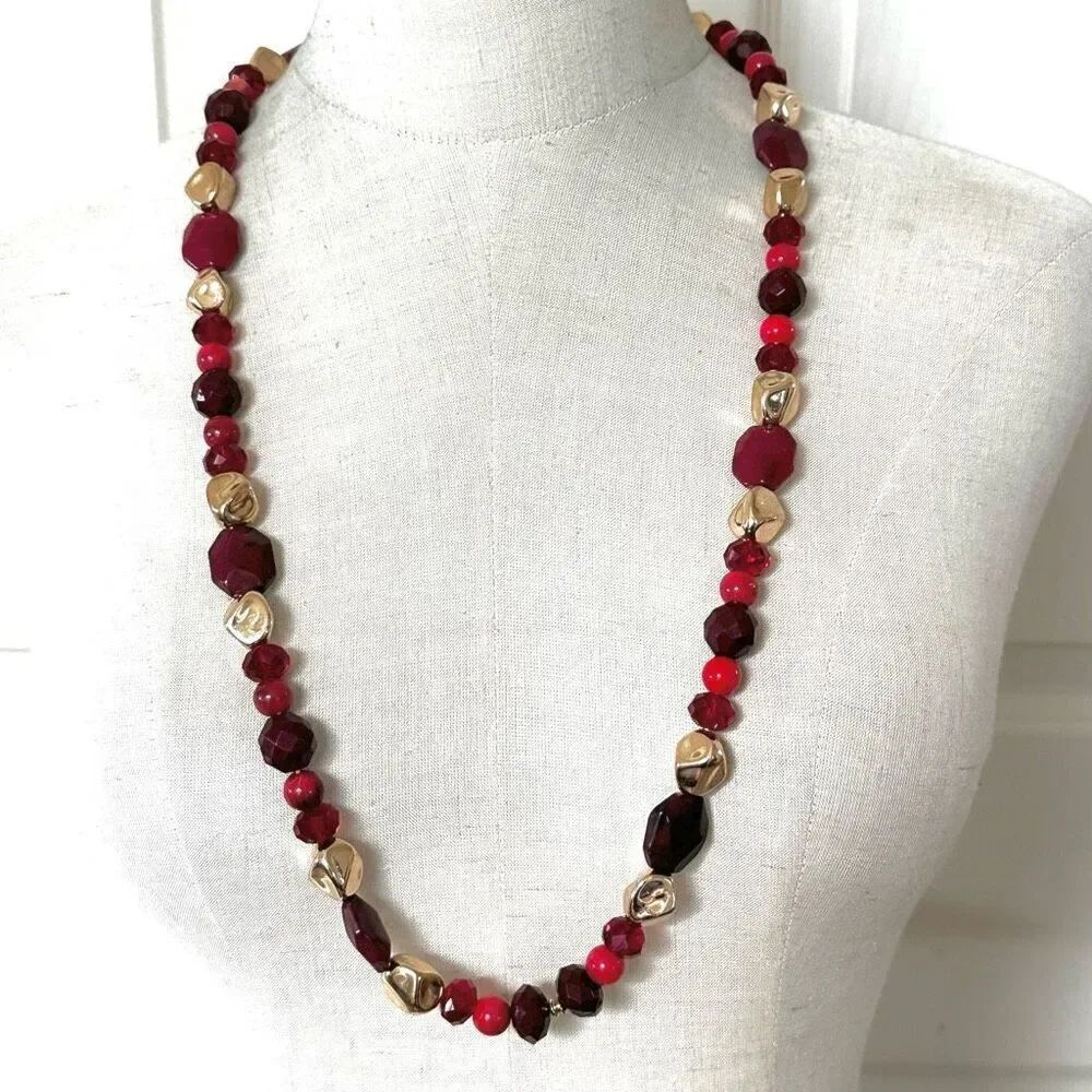 nOir red and gold tone beaded necklace
